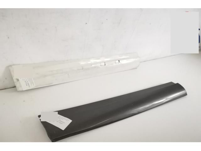 bontott MASERATI LEVANTE Jobb hátsó Ajtó Díszléc