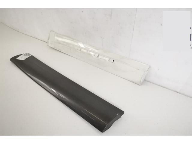 bontott MASERATI LEVANTE Jobb hátsó Ajtó Díszléc