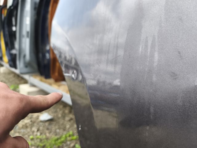 bontott MASERATI LEVANTE Jobb hátsó Ajtó (Üres lemez)