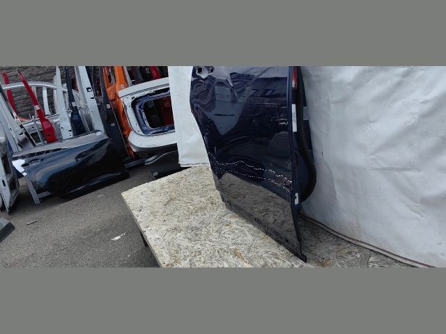 bontott MASERATI LEVANTE Jobb hátsó Ajtó (Üres lemez)