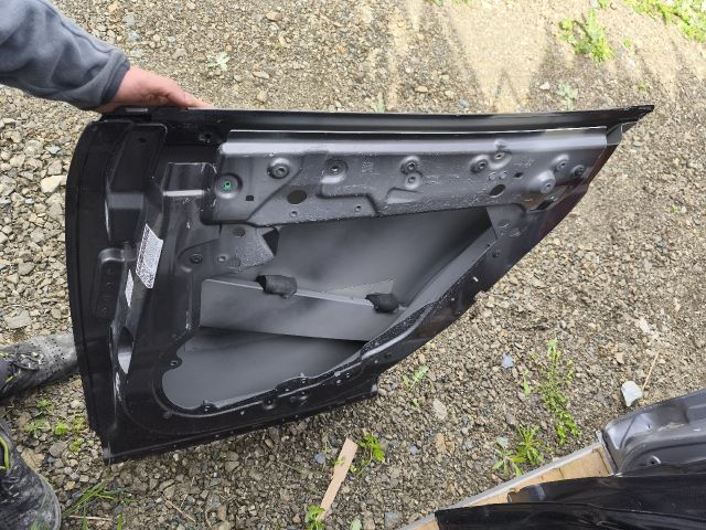 bontott MASERATI LEVANTE Jobb hátsó Ajtó (Üres lemez)