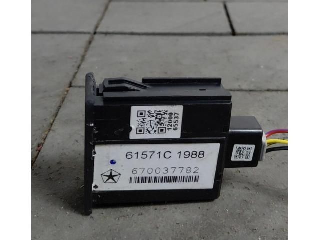 bontott MASERATI LEVANTE USB HUB