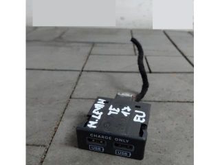 bontott MASERATI LEVANTE USB HUB