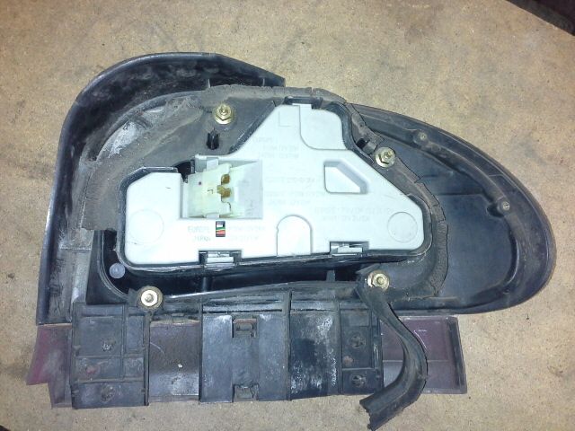 bontott MAZDA 121 Bal Hátsó Lámpa