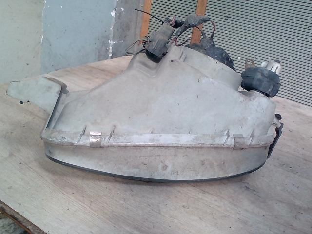 bontott MAZDA 121 Jobb Fényszóró