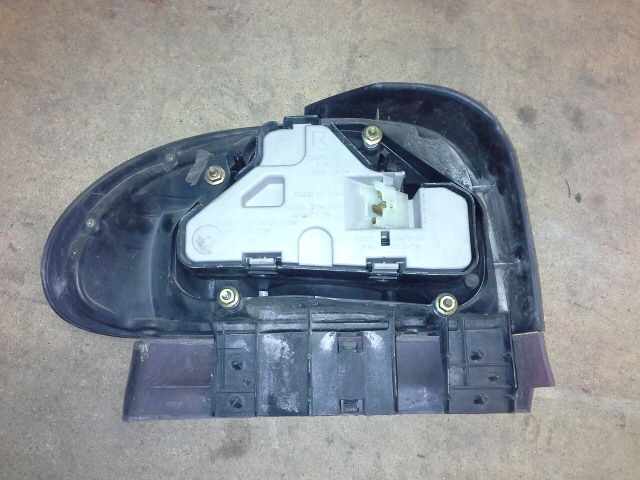 bontott MAZDA 121 Jobb Hátsó Lámpa