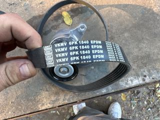 bontott MAZDA 2 Szíjfeszítő Görgő