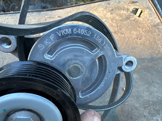 bontott MAZDA 2 Szíjfeszítő Görgő