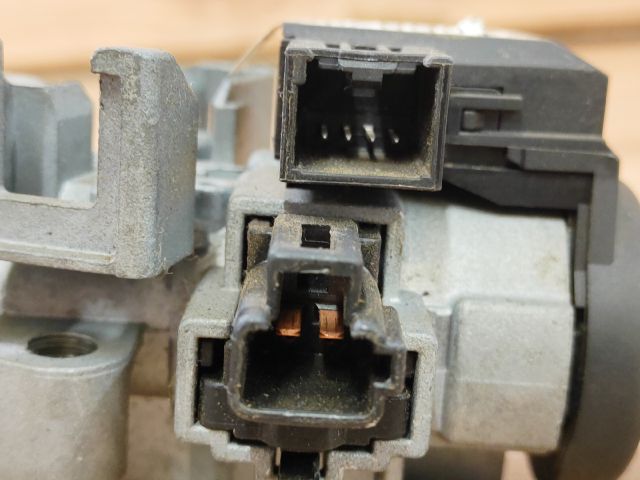 bontott MAZDA 2 Gyújtáskapcsoló Házzal