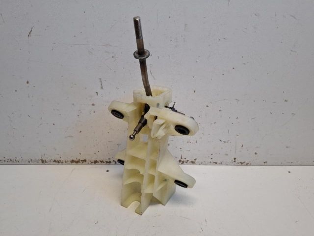 bontott MAZDA 2 Váltó Kulissza