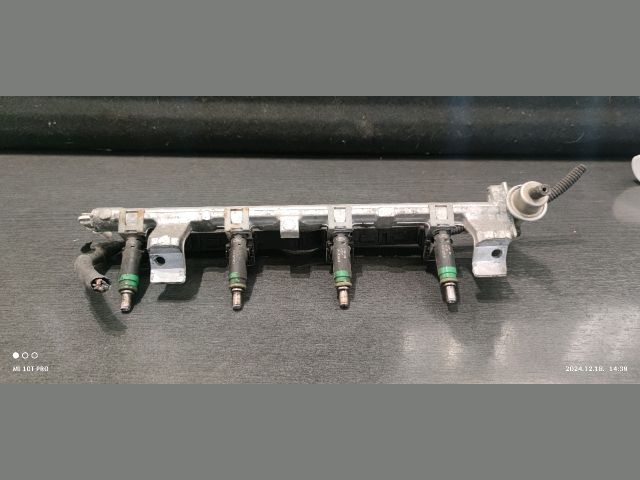 bontott MAZDA 2 Porlasztó Sor / Híd