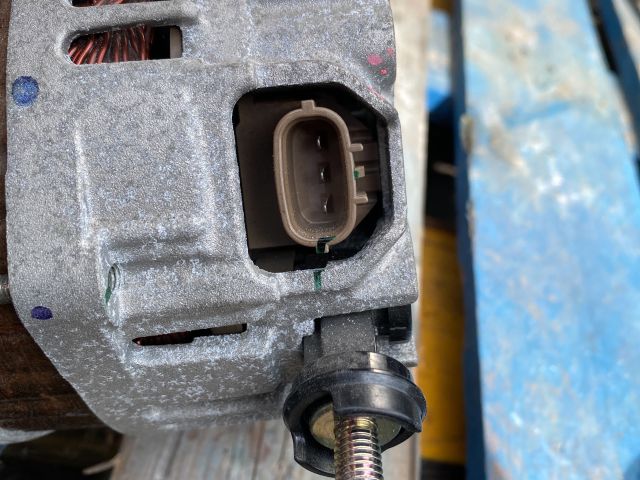 bontott MAZDA 2 Generátor