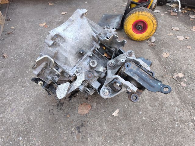 bontott MAZDA 2 Váltó (Mechanikus)