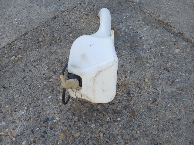 bontott MAZDA 2 Ablakmosó Tartály