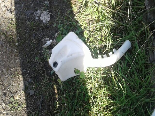 bontott MAZDA 2 Ablakmosó Tartály