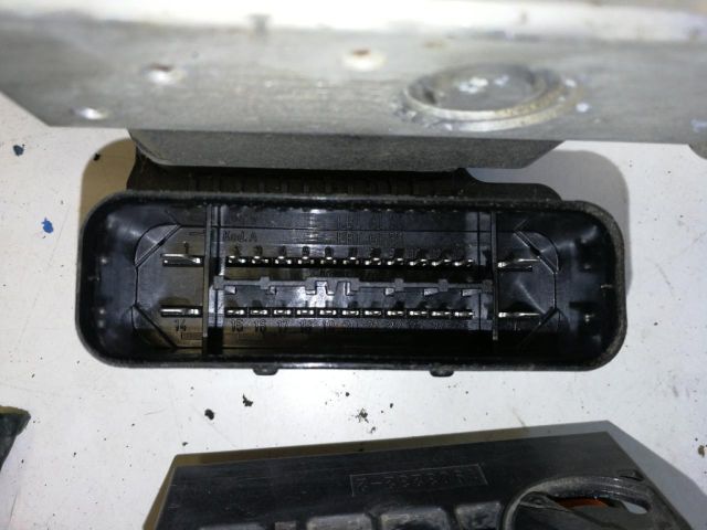 bontott MAZDA 2 ABS Kocka