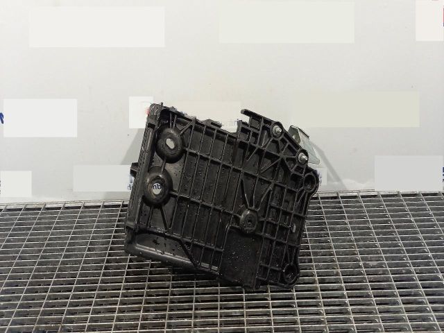 bontott MAZDA 2 Akkumulátor Tartó