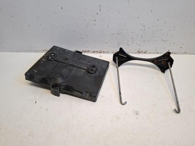 bontott MAZDA 2 Akkumulátor Tartó