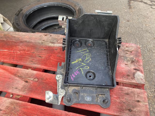 bontott MAZDA 2 Akkumulátor Tartó