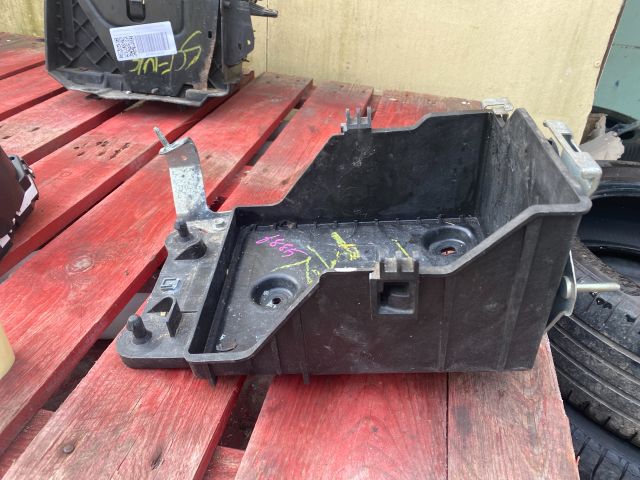 bontott MAZDA 2 Akkumulátor Tartó