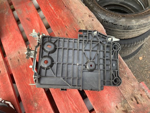 bontott MAZDA 2 Akkumulátor Tartó