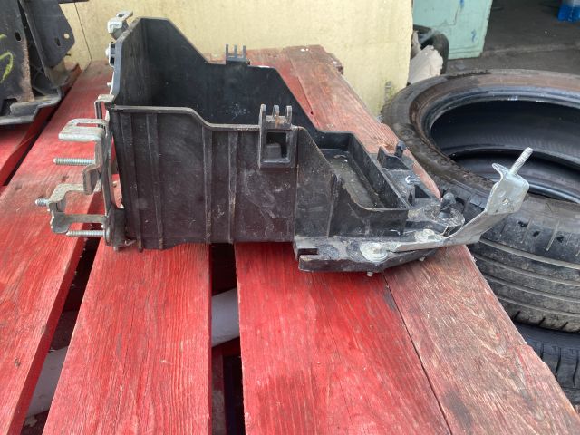 bontott MAZDA 2 Akkumulátor Tartó