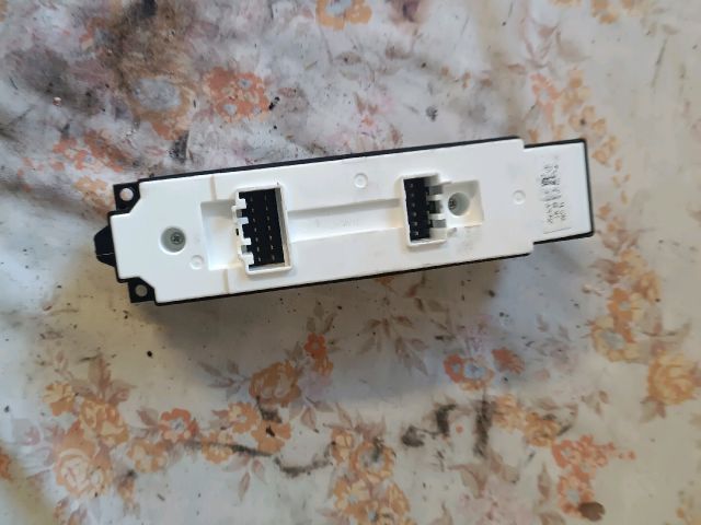 bontott MAZDA 2 Bal első Ablakemelő Kapcsoló