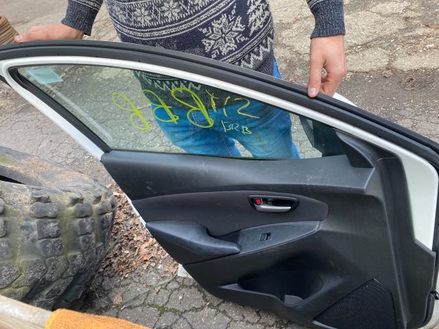 bontott MAZDA 2 Bal első Ajtó (Részeivel)