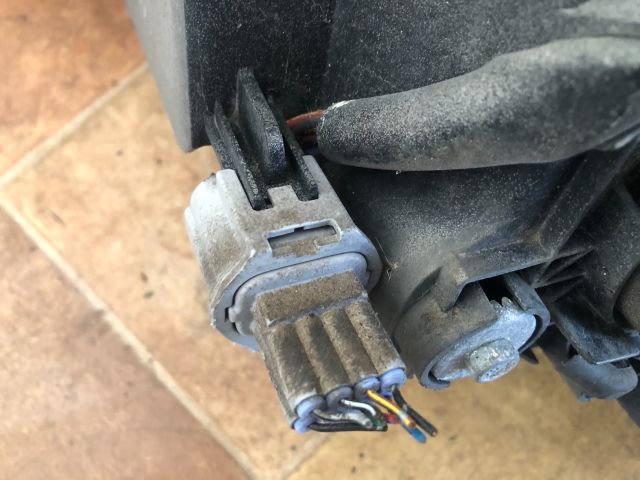 bontott MAZDA 2 Bal Fényszóró