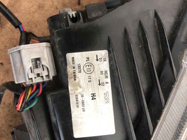 bontott MAZDA 2 Bal Fényszóró