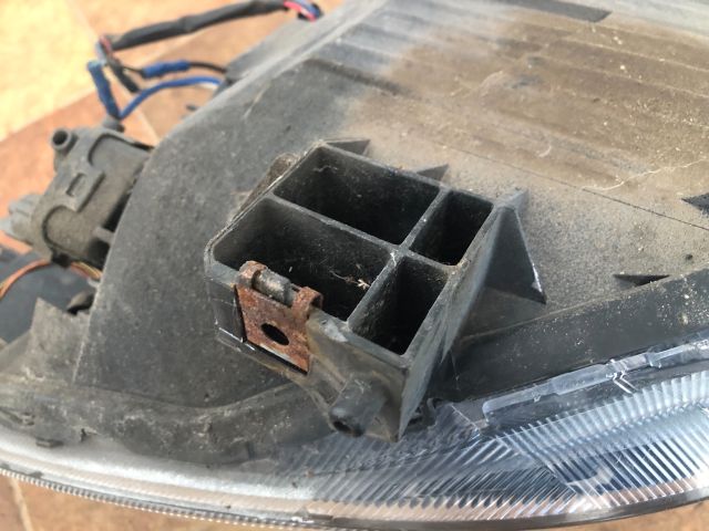 bontott MAZDA 2 Bal Fényszóró