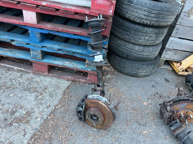 bontott MAZDA 2 Bal Gólyaláb Csonkállvánnyal