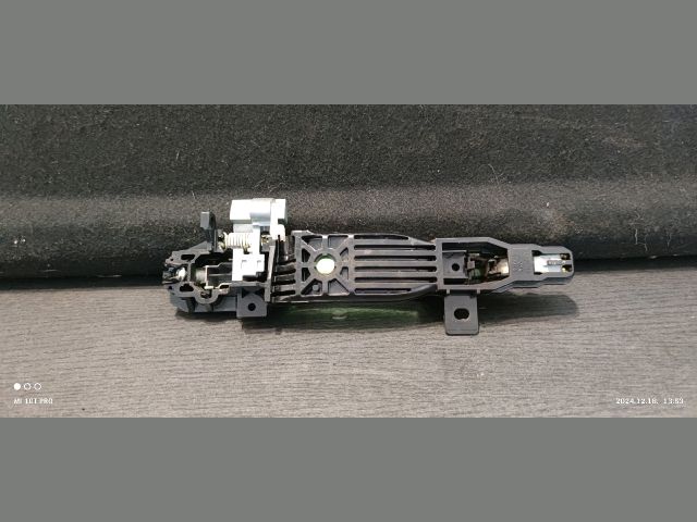 bontott MAZDA 2 Bal hátsó Külső Kilincs