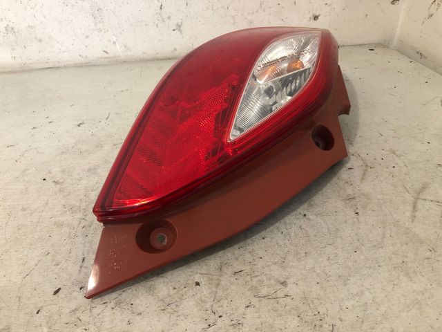 bontott MAZDA 2 Bal Hátsó Lámpa