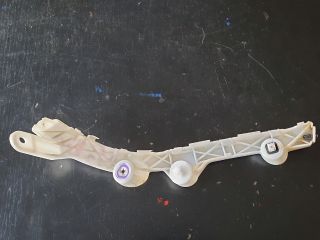 bontott MAZDA 2 Bal hátsó Oldal Lökhárító Tartó (Műanyag)