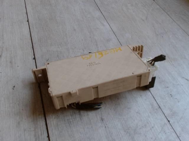 bontott MAZDA 2 Biztosítéktábla Utastér