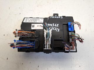 bontott MAZDA 2 Biztosítéktábla Utastér