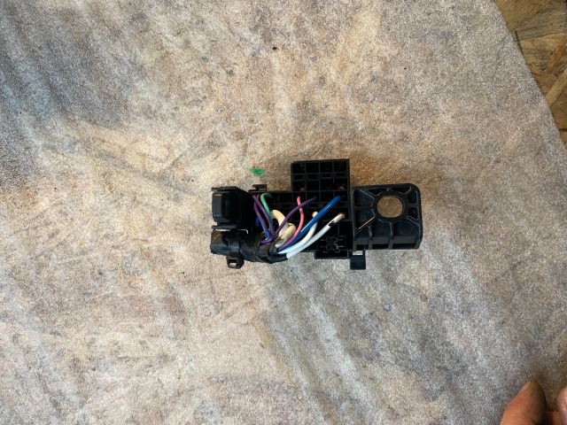 bontott MAZDA 2 Biztosítéktábla Utastér