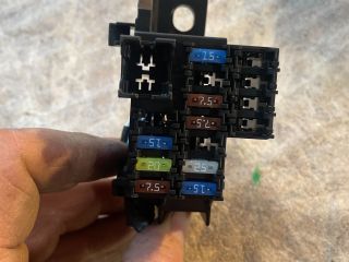 bontott MAZDA 2 Biztosítéktábla Utastér