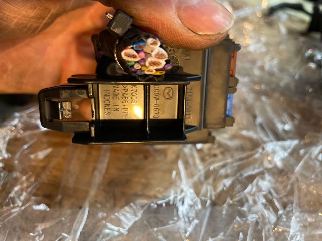 bontott MAZDA 2 Biztosítéktábla Utastér