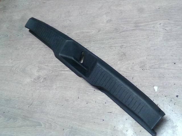 bontott MAZDA 2 Csomagtérajtó Burkolat Alsó