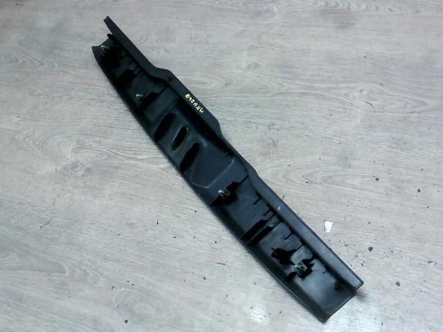 bontott MAZDA 2 Csomagtérajtó Burkolat Alsó