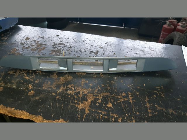 bontott MAZDA 2 Csomagtérajtó Díszléc