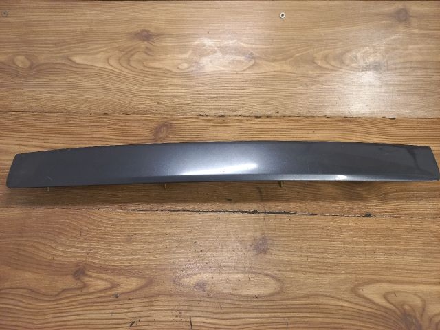 bontott MAZDA 2 Csomagtérajtó Díszléc