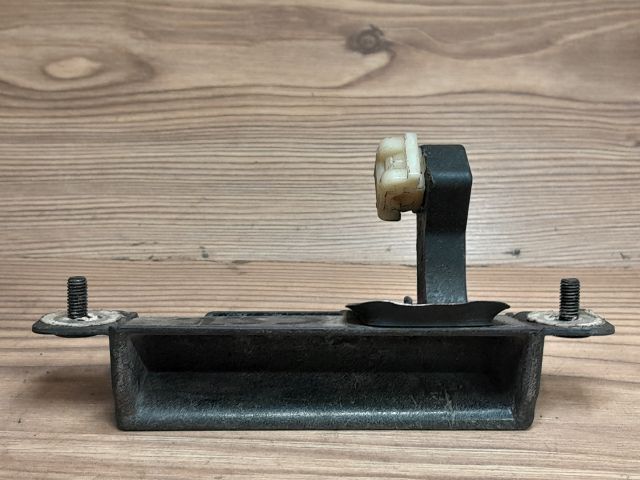 bontott MAZDA 2 Csomagtérajtó Kilincs