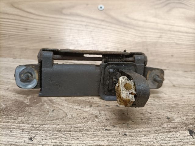 bontott MAZDA 2 Csomagtérajtó Kilincs