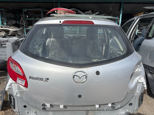 bontott MAZDA 2 Csomagtérajtó (Részeivel)