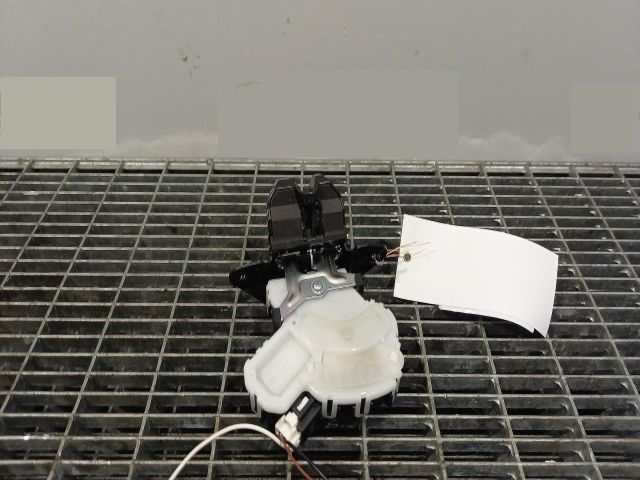 bontott MAZDA 2 Csomagtérajtó Ütköző