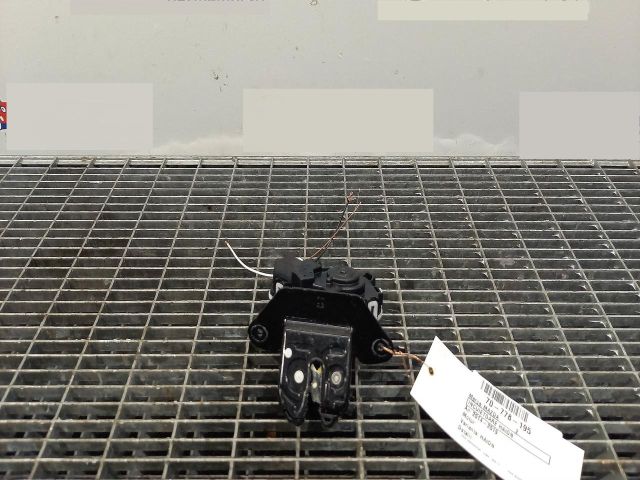 bontott MAZDA 2 Csomagtérajtó Ütköző