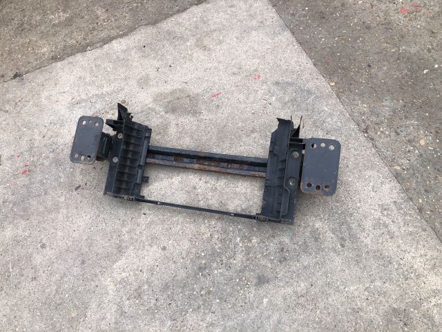 bontott MAZDA 2 Első Lökhárító Merevítő (Fém)